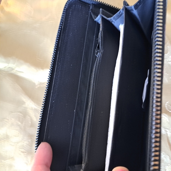 NWT: Wallet - Picture 3 of 3